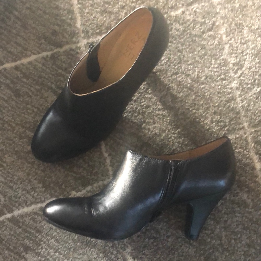 Black booties by naturalizer - Picture 4 of 6